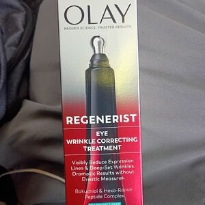 OLAY Regenerist Eye Treatment - Red and Silver Packaging